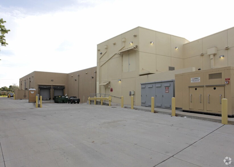 More Photos Of 2411-2431 N Federal Hwy, Pompano Beach Freestanding For Lease