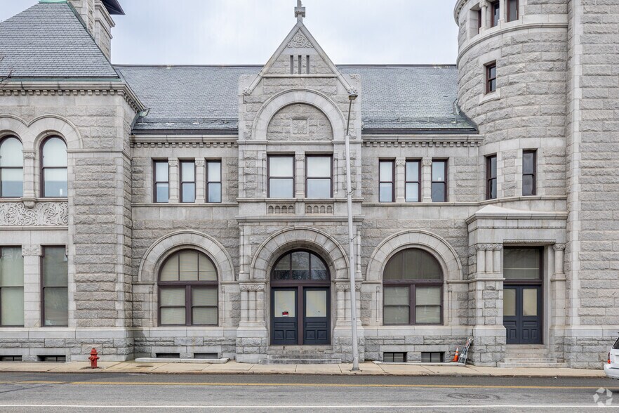 More Photos Of 89 Appleton St, Lowell Office For Sale