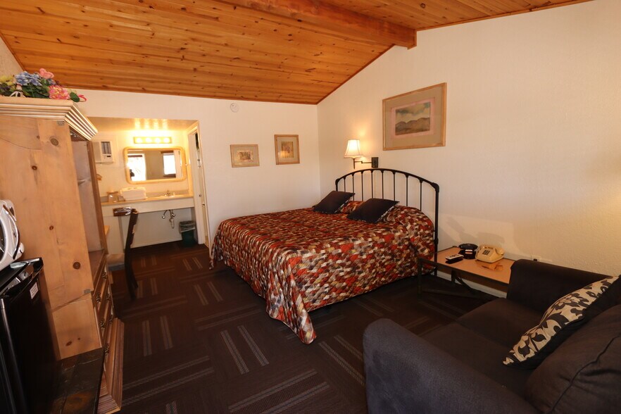 More Photos Of 410 Fremont St, Tombstone Hotel For Sale