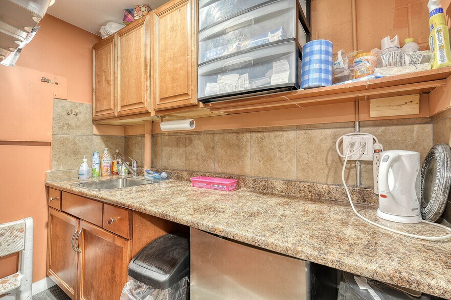 More Photos Of 32 Westwinds Cres NE, Calgary Flex For Lease