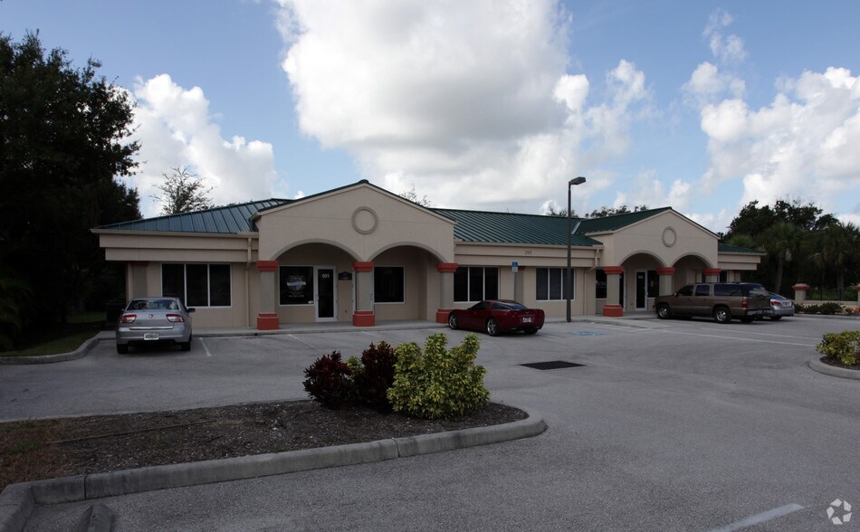 More Photos Of 202 N Rhodes Ave, Sarasota Office For Sale