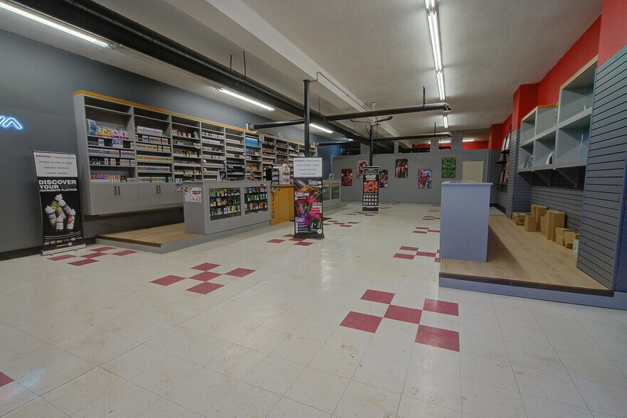 More Photos Of 5020 50 St, Sylvan Lake Storefront For Sale