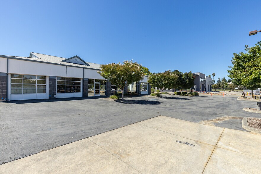 More Photos Of 800 American Way, Windsor Freestanding For Lease