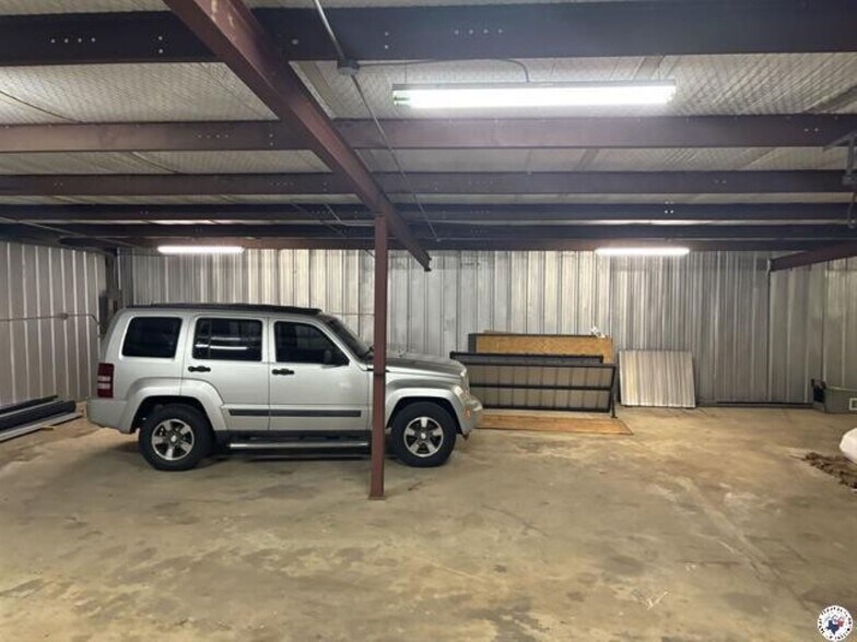 More Photos Of 4210 E 9th St, Texarkana Freestanding For Sale