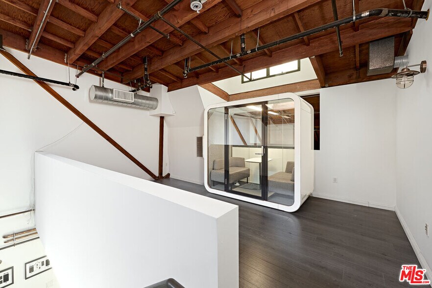 More Photos Of 1046 Princeton #108 dr, Marina Del Rey Office For Sale
