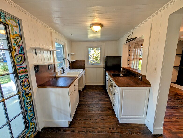 More Photos Of 302 Davis St, Hendersonville Land For Sale