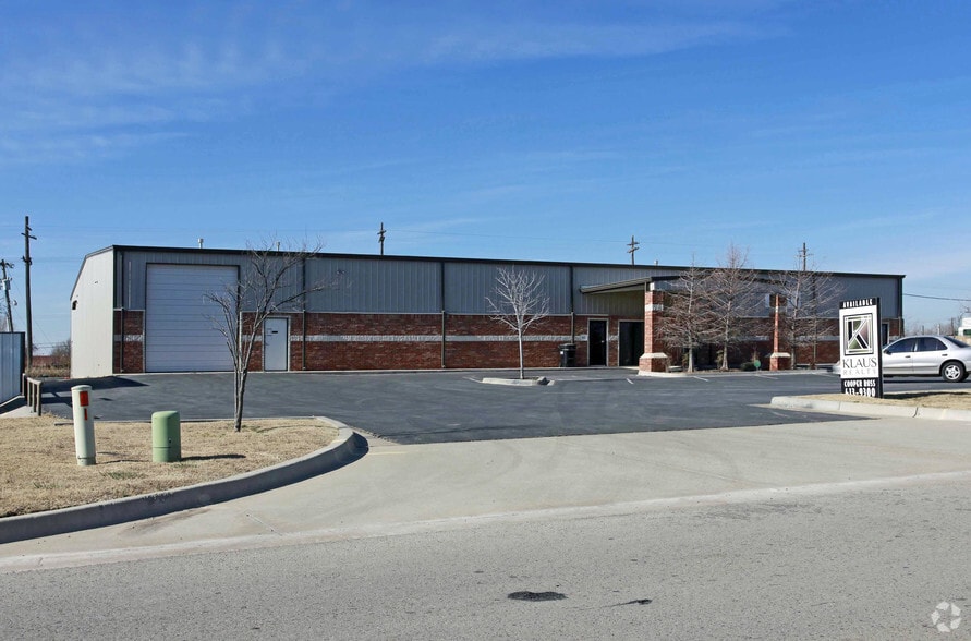 More Photos Of 905 Messenger Ln, Moore Light Manufacturing For Lease