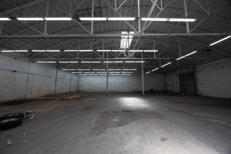 More Photos Of 326-330 W 58th St, Los Angeles Warehouse For Sale