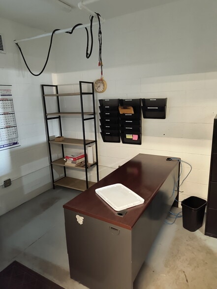 More Photos Of 5211 Oster Rd, Sheffield Village Truck Terminal For Lease