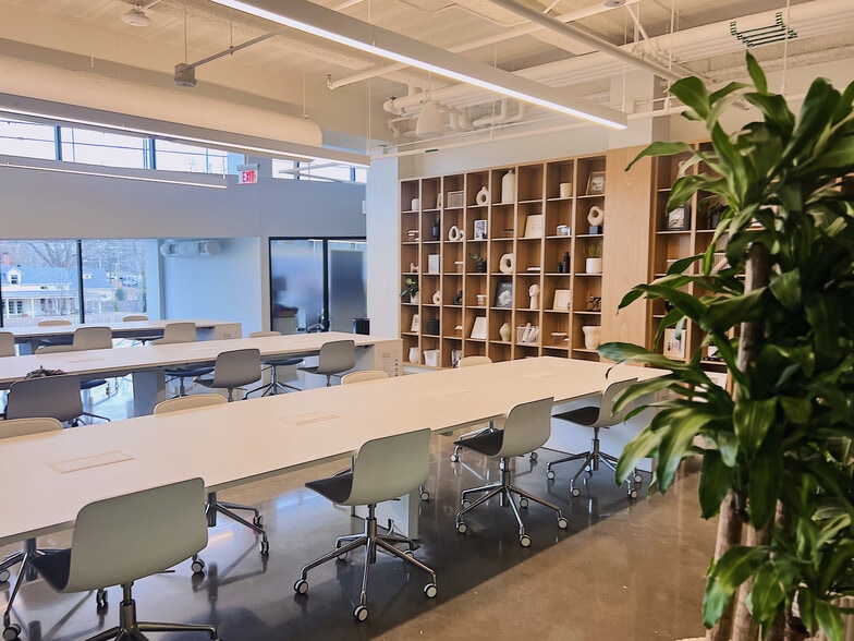 More Photos Of 240 S Main St, Bentonville Office For Lease