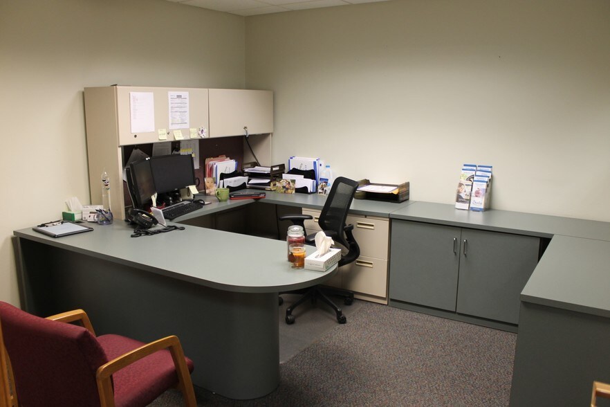 More Photos Of 2848 Memorial Dr, Two Rivers Medical For Lease