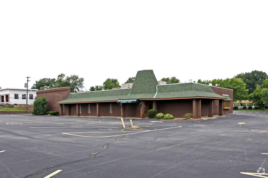 Primary Photo Of 4409 Woodson Rd, Saint Louis Restaurant For Lease