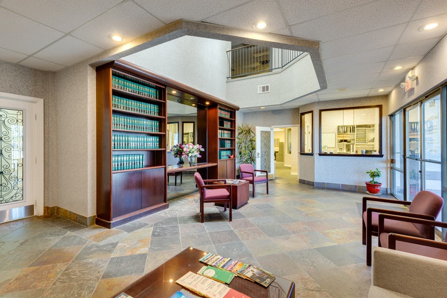 More Photos Of 844 E Sahara Ave, Las Vegas Loft Creative Space For Lease