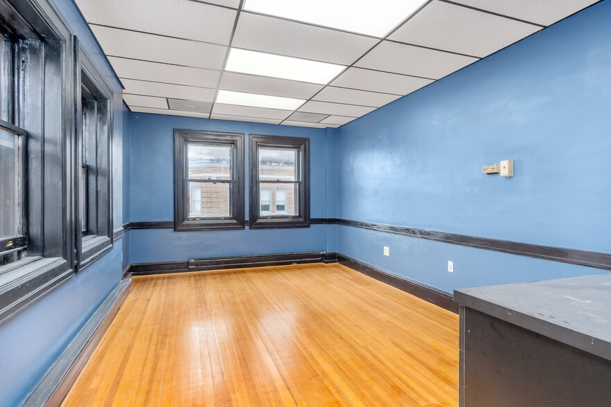 More Photos Of 1 N Market St, Frederick Storefront Retail Office For Lease