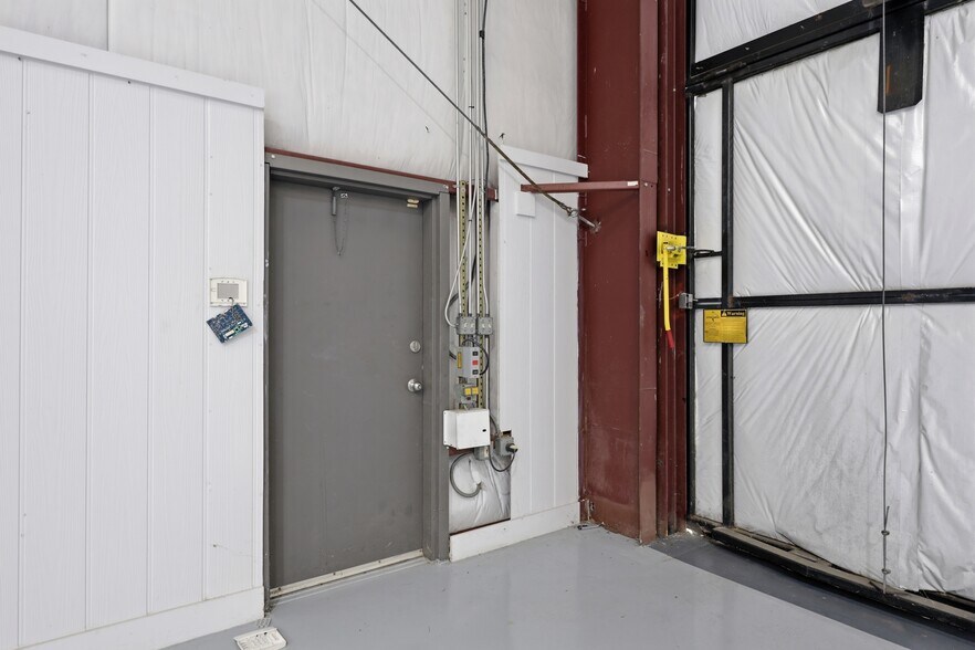 More Photos Of 1131 Memorial Dr, Greenville Airplane Hangar For Lease