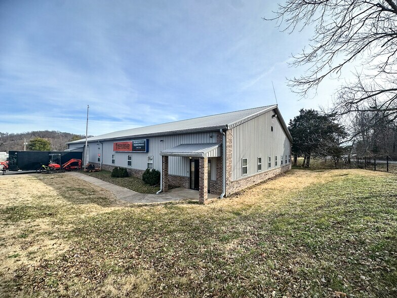 Primary Photo Of 8110 W Ford Springs Rd, Bentonville Flex For Lease
