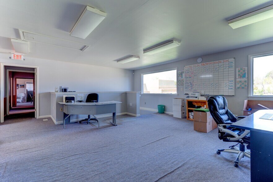 More Photos Of 3090 W Cook Rd, Grand Blanc Showroom For Sale