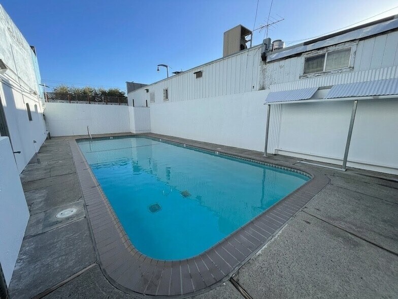 More Photos Of 500 Brannan St, San Francisco General Retail For Sale