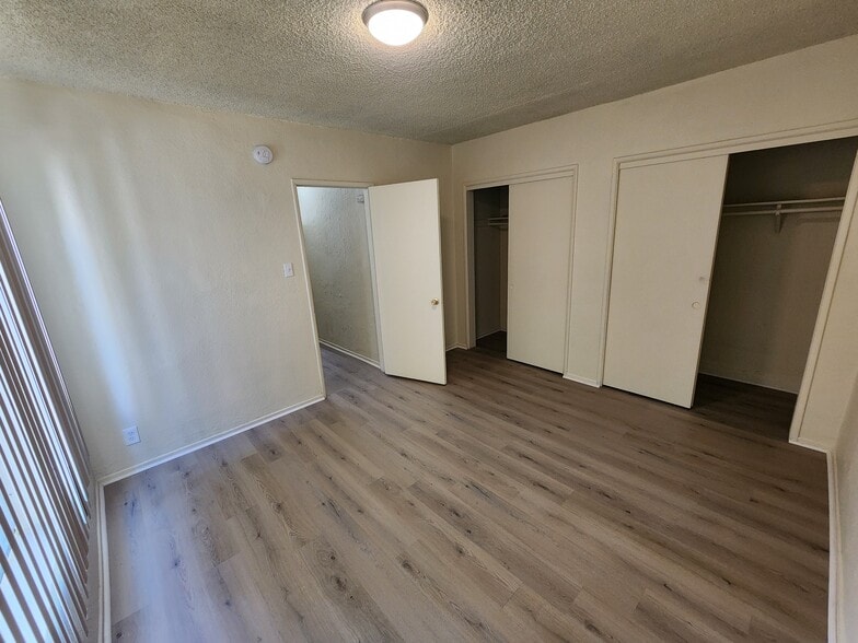 More Photos Of 526-534 W 47th St, Los Angeles Apartments For Sale