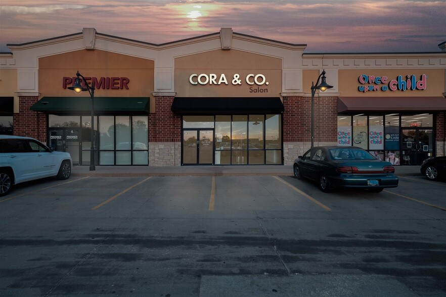 More Photos Of 105 Krispy Kreme Dr, Bloomington Storefront For Sale