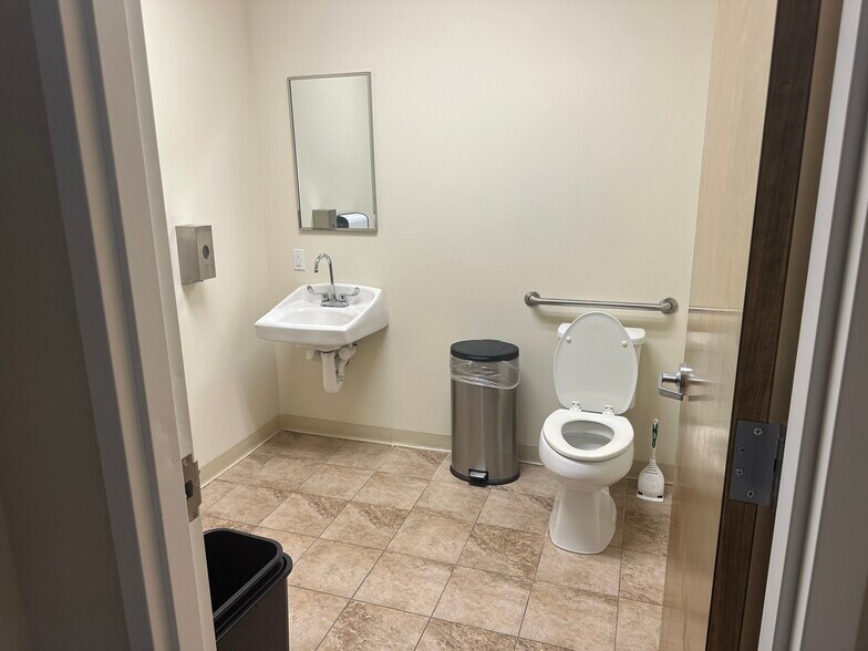 More Photos Of 1092 Jericho Tpke, Smithtown Storefront Retail Office For Lease