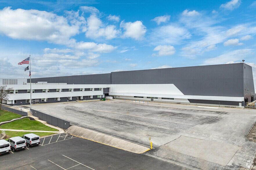 More Photos Of 4545 Fisher Rd, Columbus Distribution For Lease