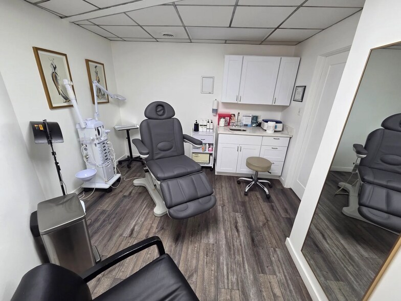More Photos Of 3918 W 63rd St, Chicago Medical For Sale