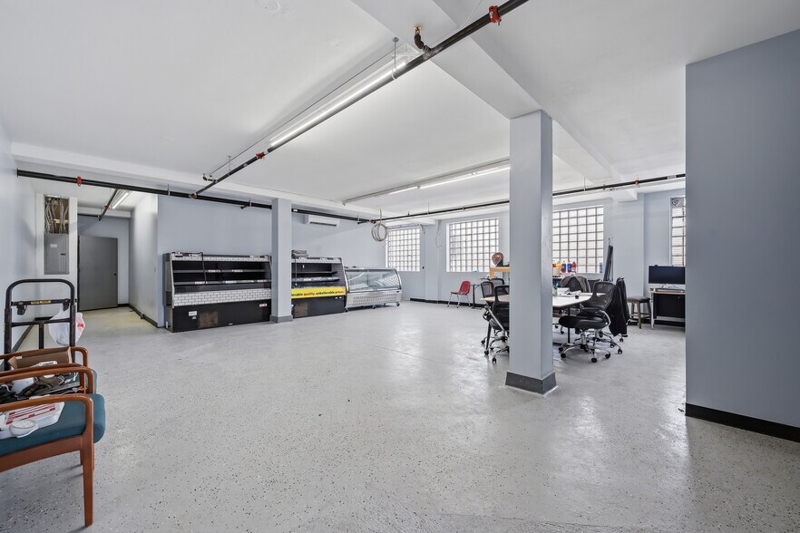 More Photos Of 145-555 Hamilton St, Allentown Showroom For Lease