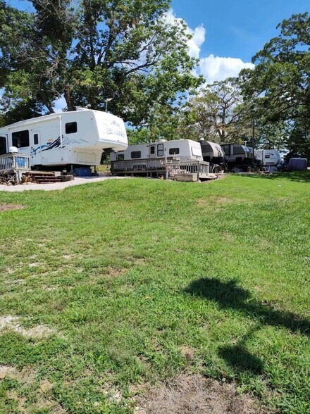 More Photos Of Lake Road 254-15, Wheatland Hotel For Sale