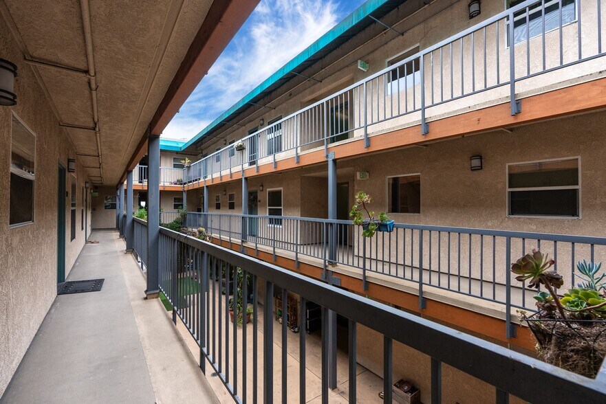 More Photos Of 1114-1116 Pacific Ave, Santa Cruz Apartments For Sale