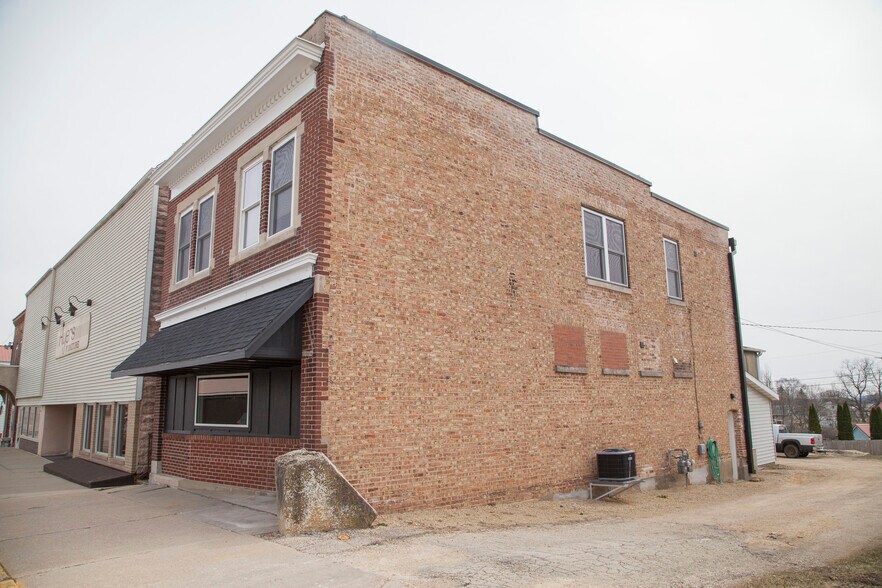 More Photos Of 705 Main St, Ridgeway Freestanding For Sale