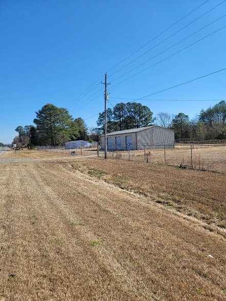 More Photos Of 6132 US 264 E, Greenville Auto Repair For Sale