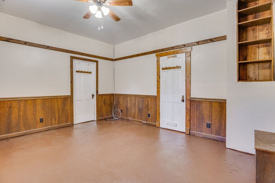 More Photos Of 201 N Wilmington St, Richlands General Retail For Sale