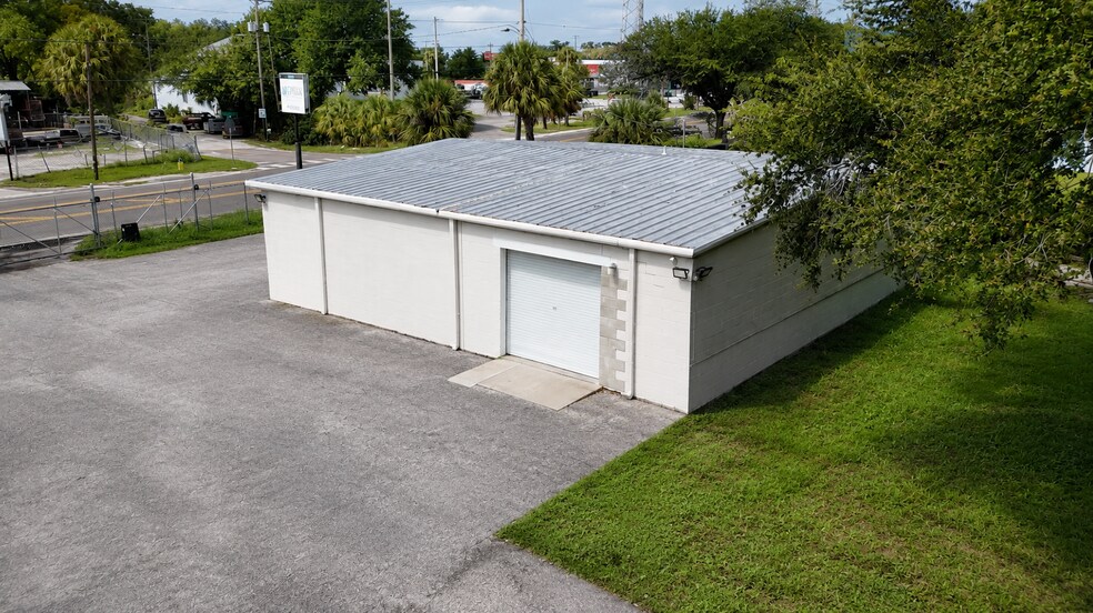 More Photos Of 5100 E Broadway Ave, Tampa Showroom For Sale