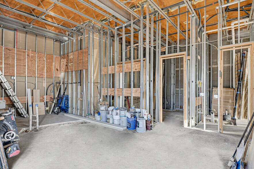 More Photos Of 1511 W 12th St, Houston Office For Sale