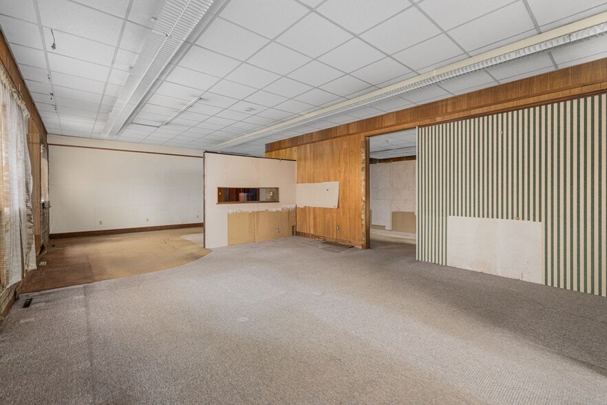 More Photos Of 585 Warren Ave, East Providence Storefront Retail Office For Sale
