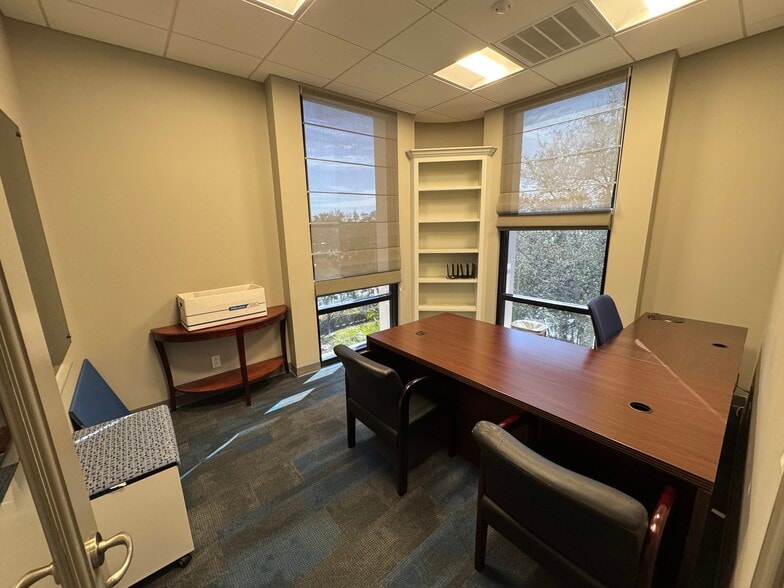 More Photos Of 1201 19th Pl, Vero Beach Office For Lease