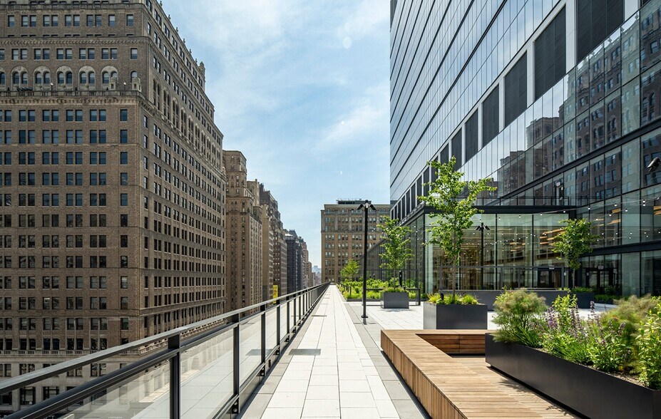 More Photos Of PENN 2, New York Office For Lease
