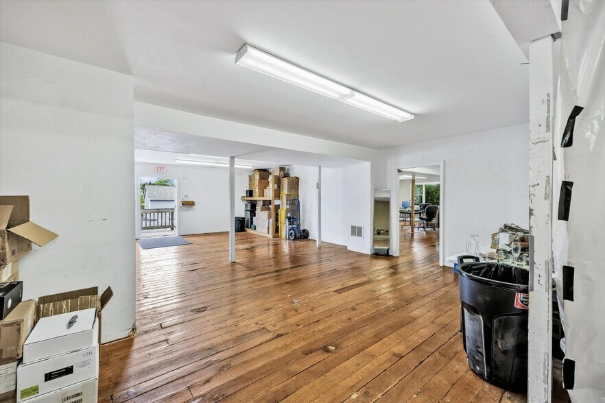 More Photos Of 28 Main St, Dennis Port Freestanding For Sale