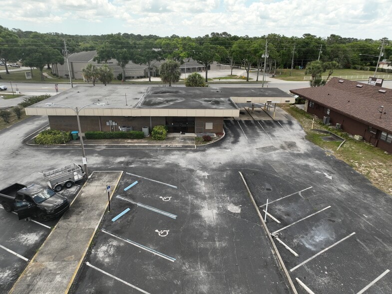 More Photos Of 940 Deltona Blvd, Deltona Bank For Sale