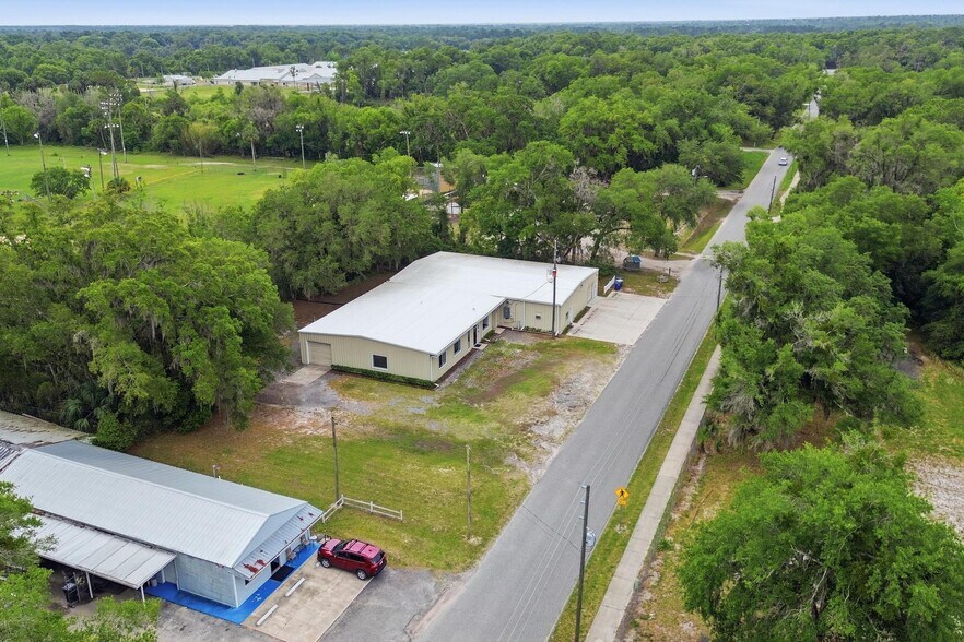 More Photos Of 623 Pleasant St, Lake Helen Flex For Lease