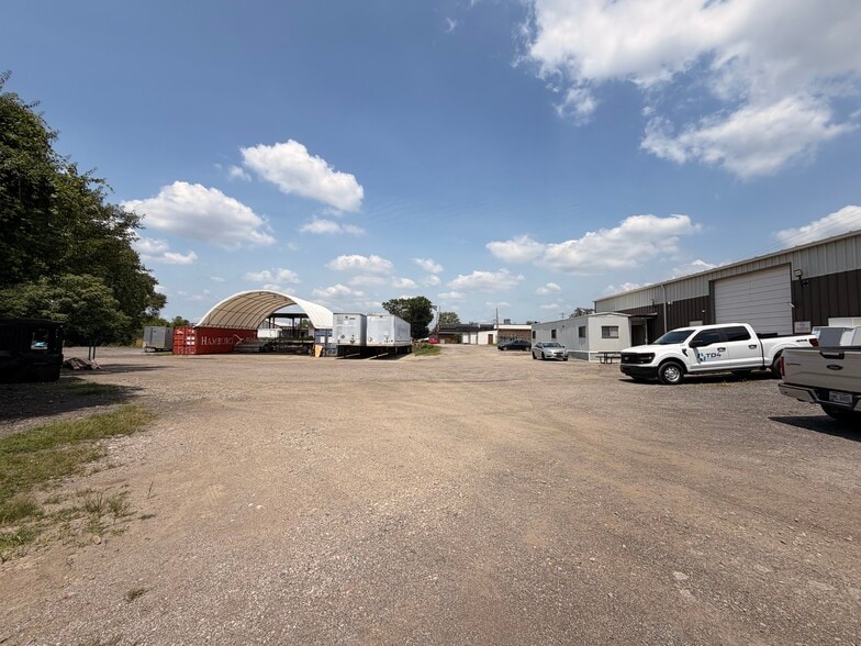 More Photos Of 1915 S High St, Columbus Warehouse For Lease