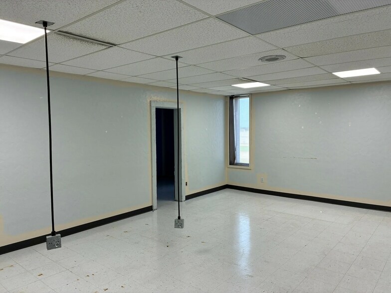 More Photos Of 2801 Parklawn Dr, Midwest City Medical For Lease