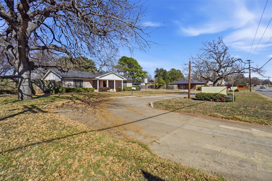 More Photos Of 2105-2107 W Shady Grove Rd, Irving Daycare Center For Sale