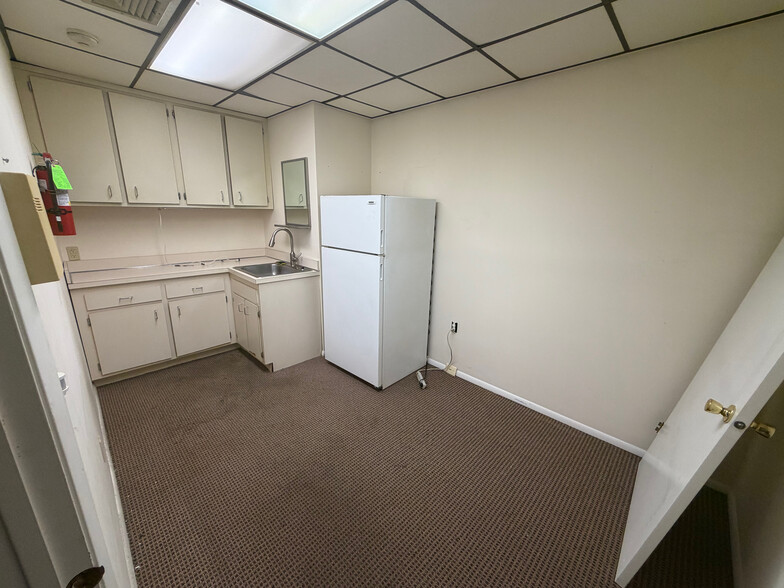 More Photos Of 236-246 N Main St, New City Medical For Lease
