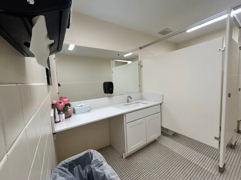 More Photos Of 4810 Lilac Dr, Minneapolis Warehouse For Lease