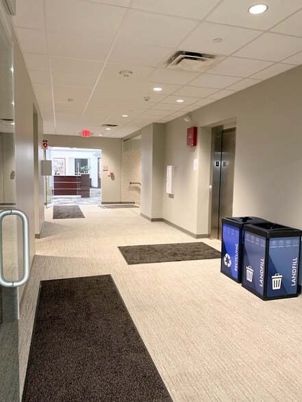 More Photos Of 9800 W Bluemound Rd, Wauwatosa Office For Sale
