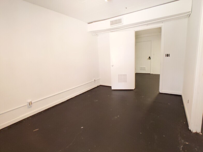 More Photos Of 2740 Devine St, Columbia Storefront Retail Office For Lease