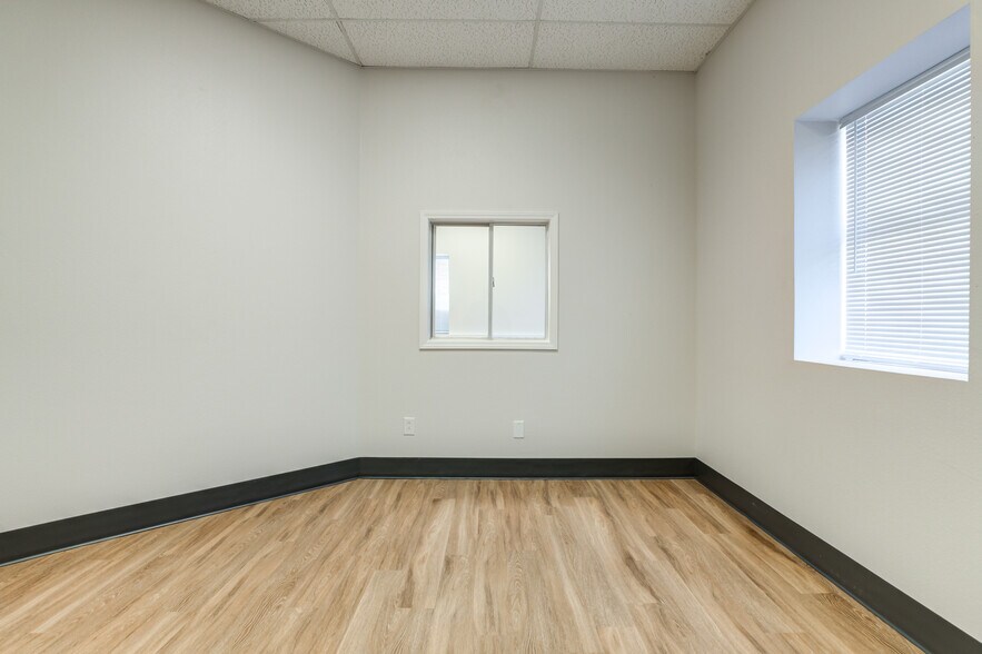 More Photos Of 510 Valencia Ave, Lubbock Warehouse For Sale