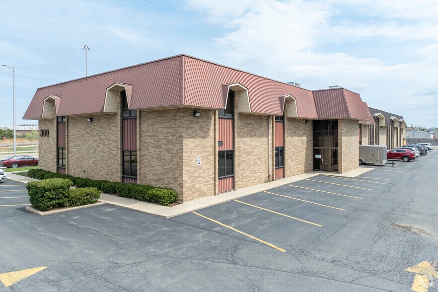 More Photos Of 300 W Lake St, Elmhurst Office For Sale